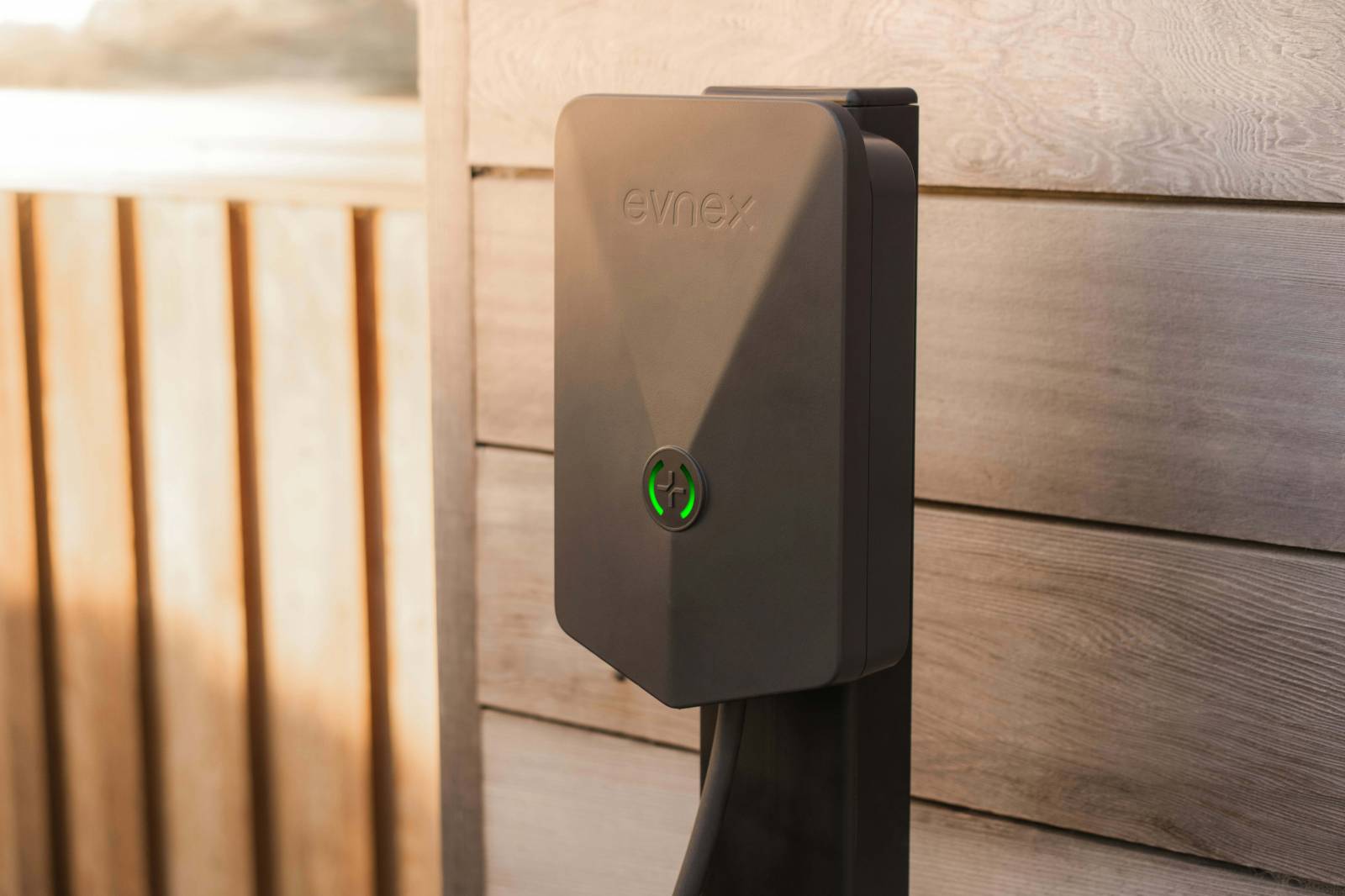 Installation de carport solaire avec borne de recharge à Chambéry et en Rhône Alpes