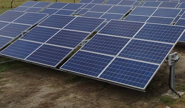 Installation de panneaux photovoltaïques 500W au sol dans le cadre de la rénovation d'une maison à Chambery